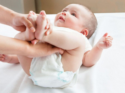 Feses Bayi Berwarna Hijau, Bahayakah?